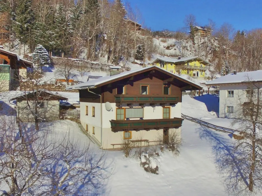 Mountain View Apartment With Sauna In Taxenbach