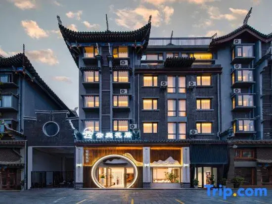 Cloud Blossom Hotel