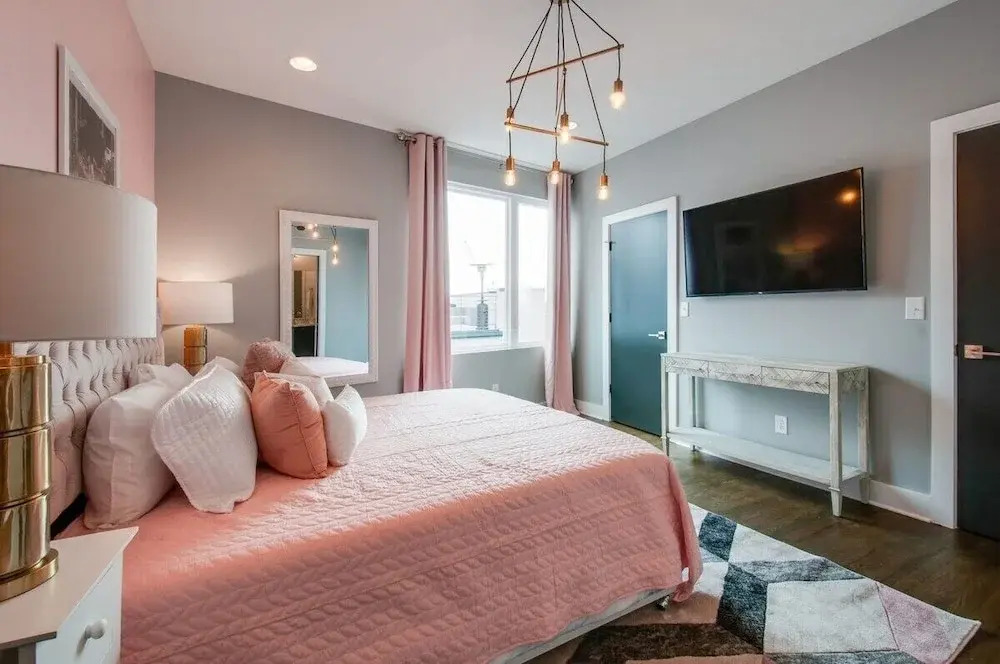 King Queen 2 Homes - 24 Beds City Views