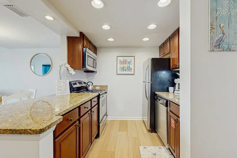 Clean & Cozy Home With Oceanfront Views, Shared Pool, Free Wifi, Central AC