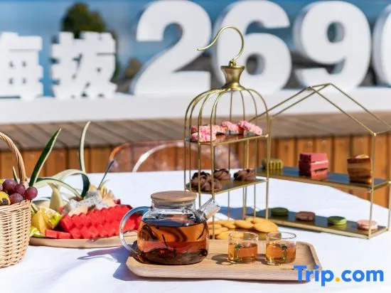 Lugu Lake Qingchen Yipin 180° Lake View Hotel