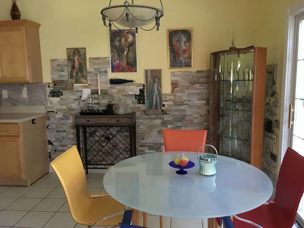 Luxury 3 BR home 1 Block from the Beach