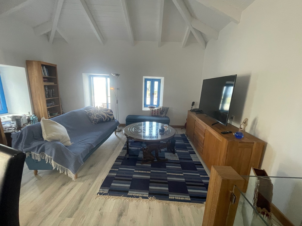 The White House Evgrious, Sleeps 4, Close to Beach