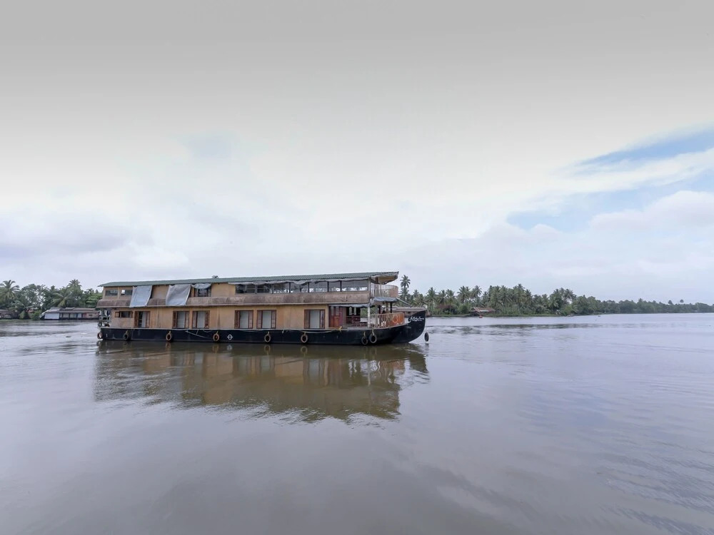 OYO 13683 EGC Houseboat 9 BHK