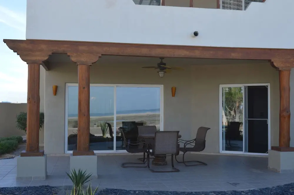 Playa Villa - 2 Br condo by RedAwning
