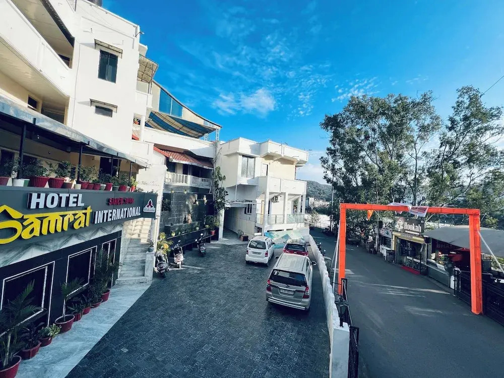 Hotel Samrat International