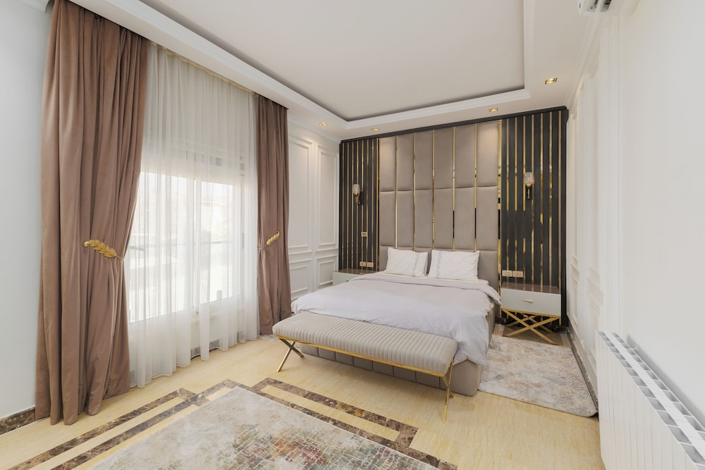 ALSAWAH Grand Palace at Sheikh Zayed - 6BR, Pool & Private Garden