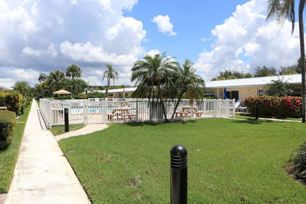 Jamaica Royale 005 - 2 Br Condo