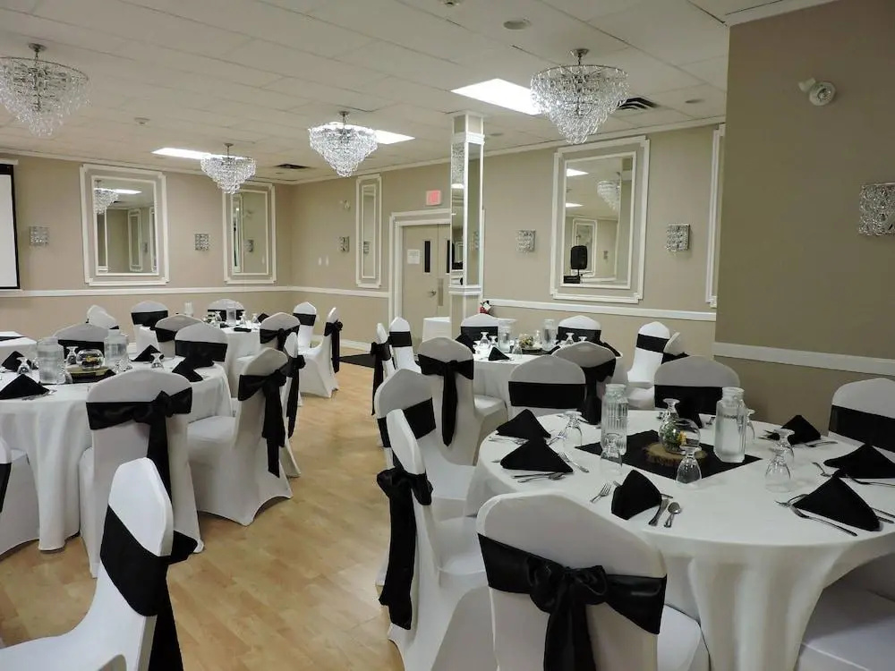 Causeway Bay Hotel Sparwood