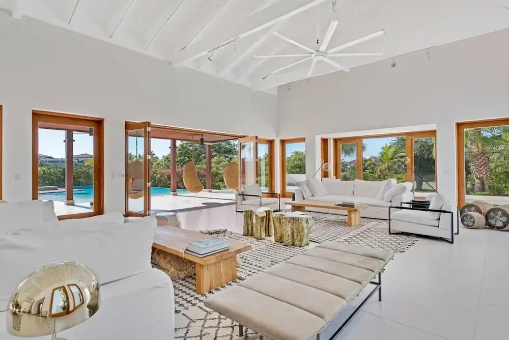 Modern Oasis Stunning Views of Golf Course River