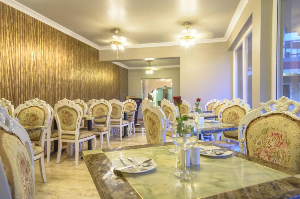 Stone Wood Riverfront Resort, Siolim