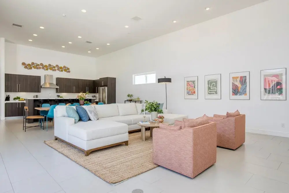 Polo Villa 1 by Avantstay Features Expansive Putting Green Pool Spa Outdoor Firepit 260-322 5 Bedrooms