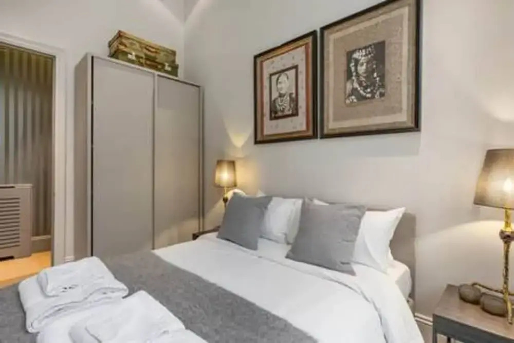 3-bdr Magnificent Harrods Knightsbridge Apartment