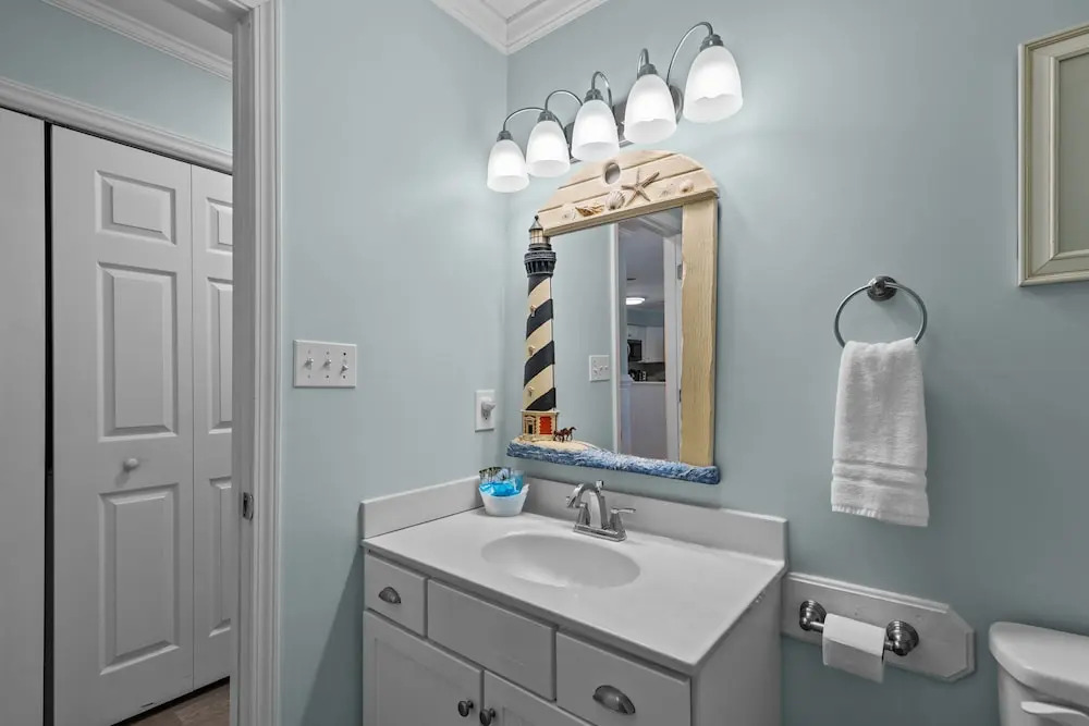 Colorful Emerald Isle Home: Just Steps to Beach!