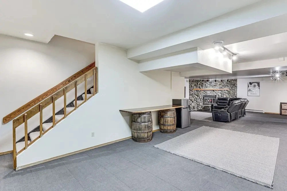 Hike, Ski & Soak! Spacious Anchorage Getaway