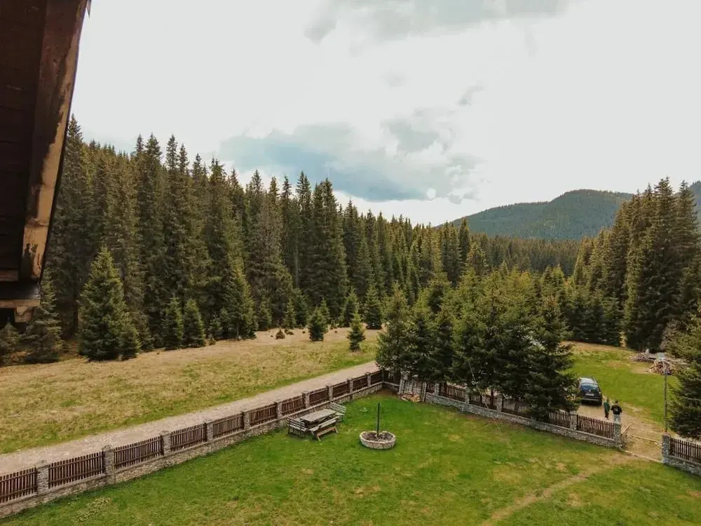 Cabana Laptici - statiunea Pestera-Padina, Bucegi