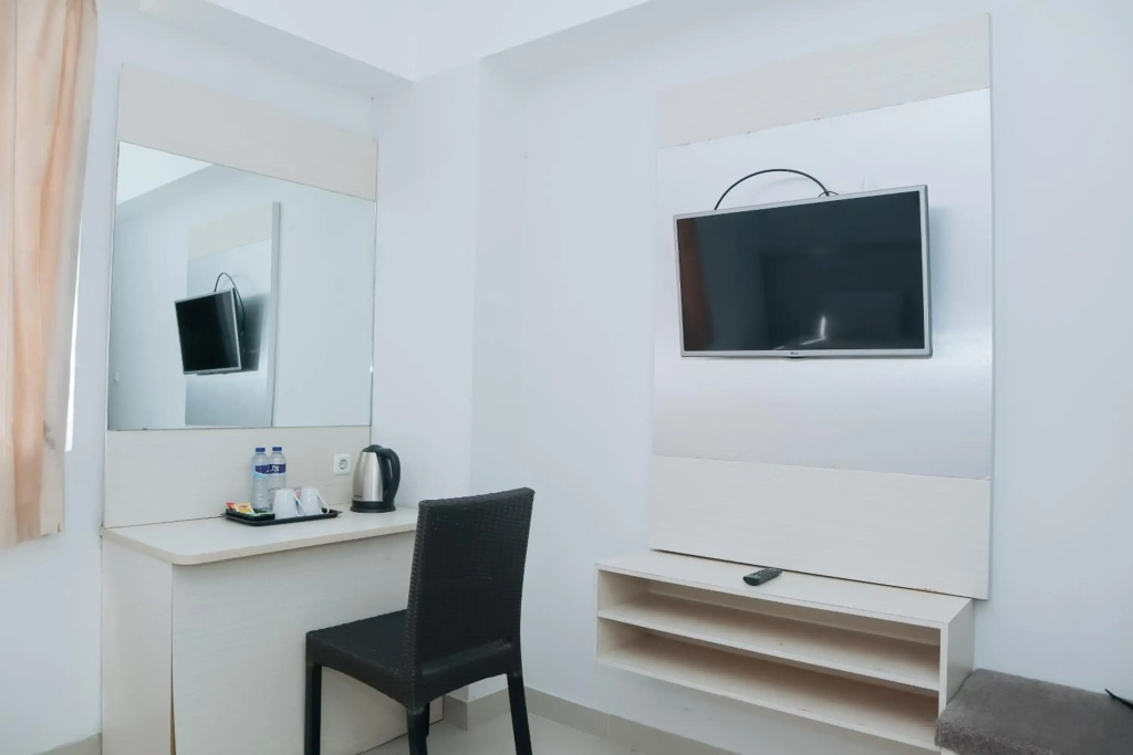 RedDoorz Plus At Grand Sayang Park Hotel Makassar