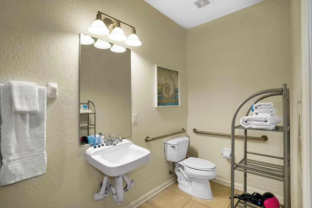 Spacious Townhome wPatio Garage Sleeps10