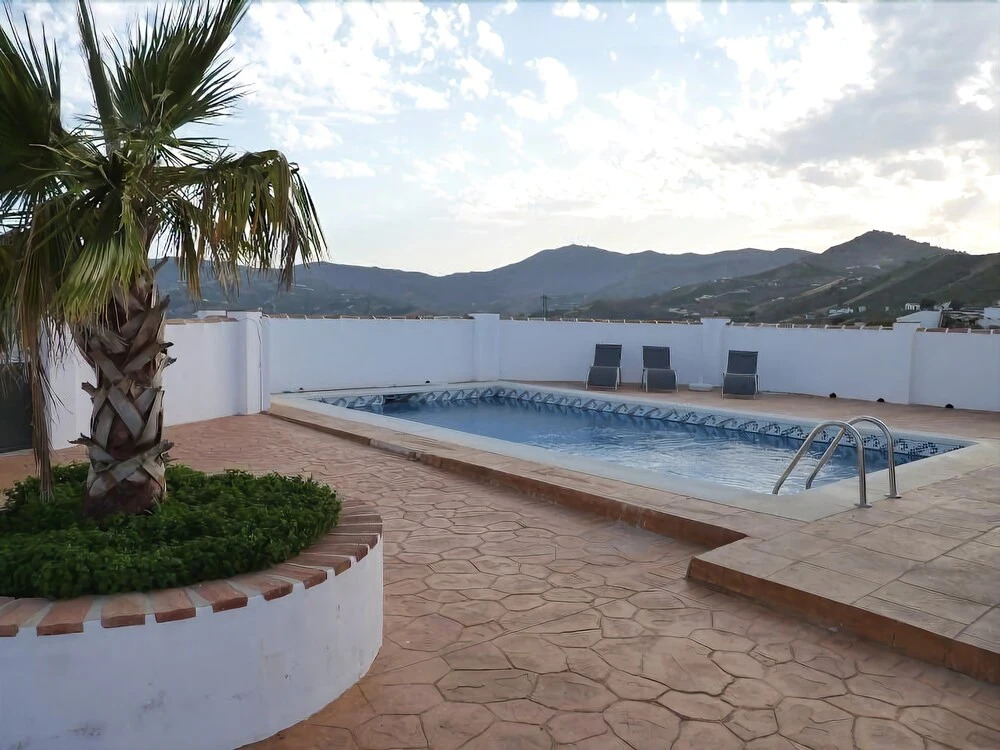 Malaga 101849 3 Bedroom Villa By Mo Rentals