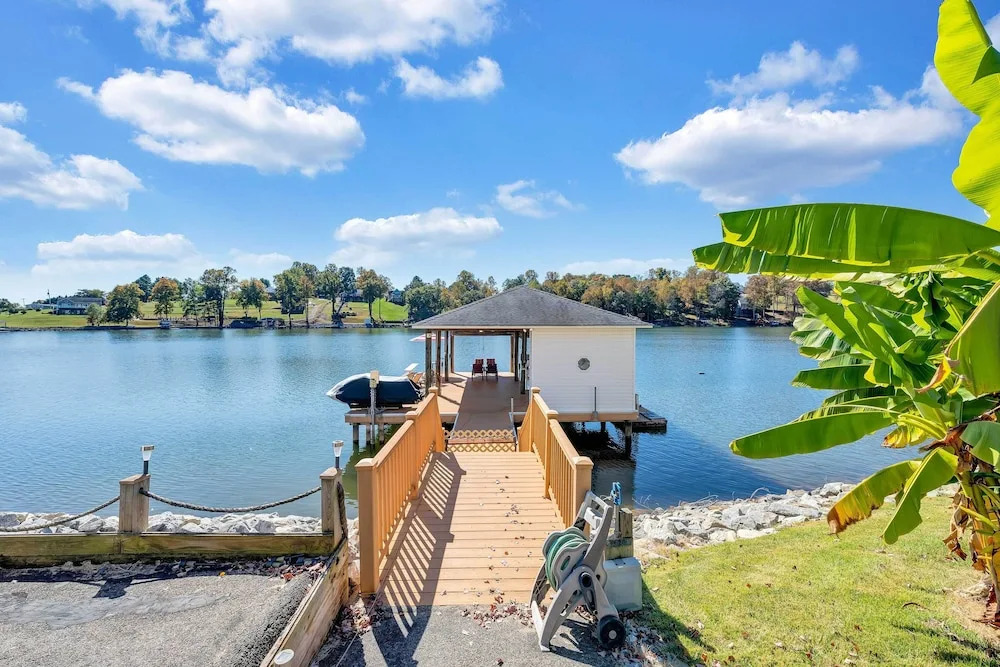 Family Lake Retreat w/ Screened Deck