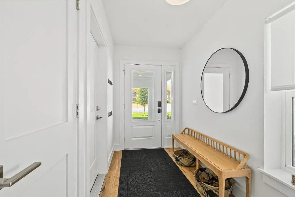 Endless Summer Oasis- Luxury 5br, heated pool, elevator, steps to ocean!