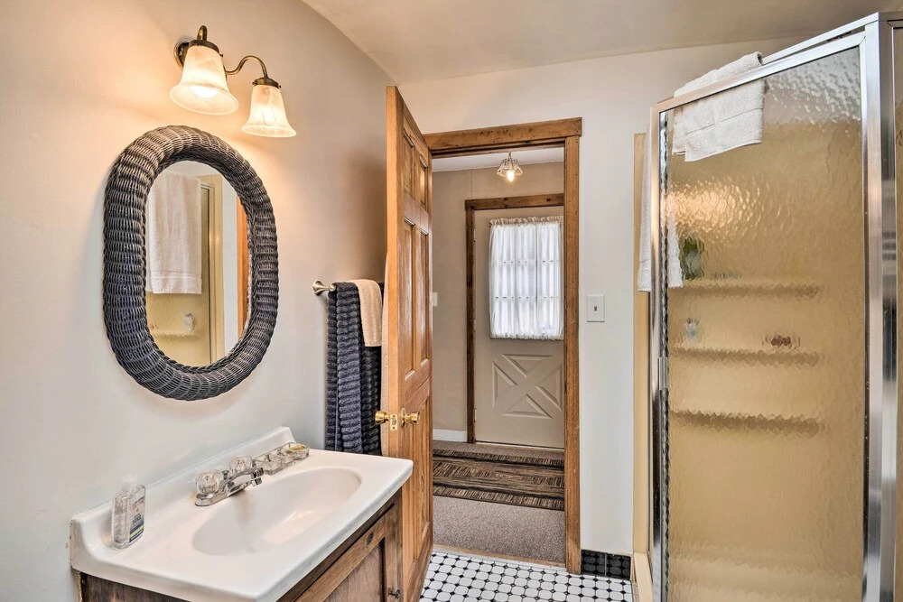 Rustic Unadilla Cottage on 15 Acres w/ Pond!