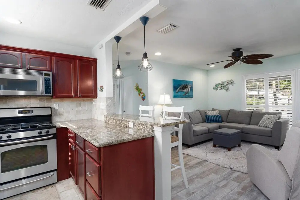 Turtle s Nest Pool Home Hot Tub Walking Distance to the Beach - 821 E 11th
