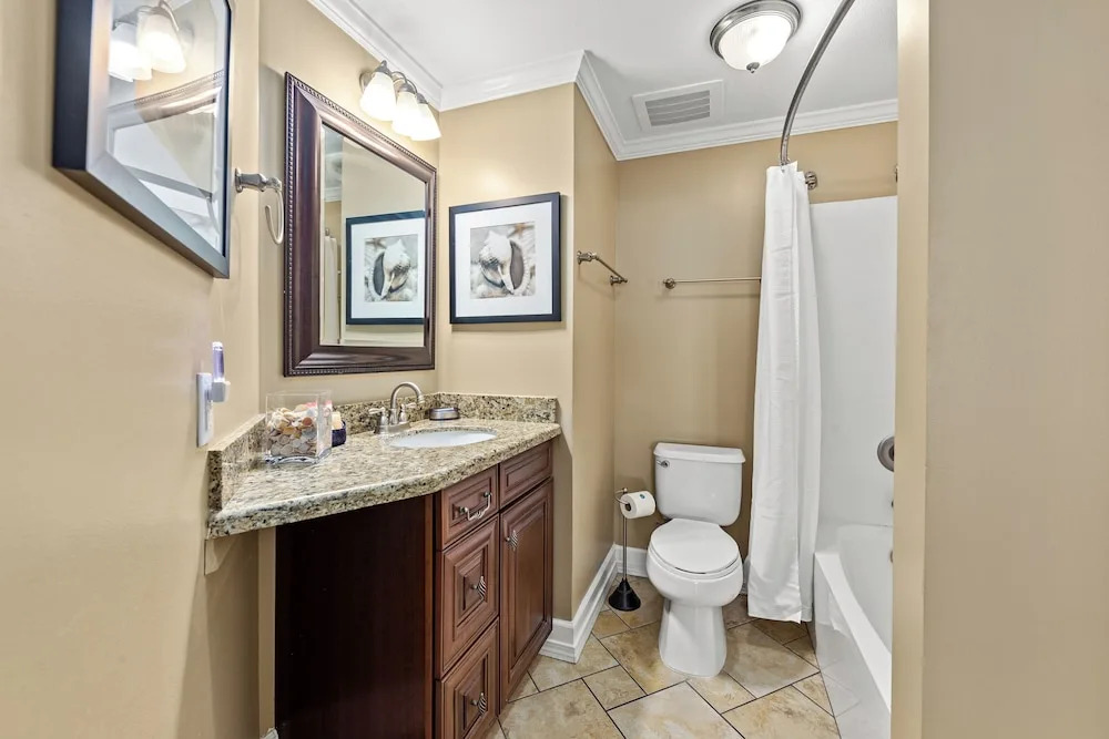 Gulf Front Master Bedroom, 2 Pools & Hot Tubs, Sleeps 8