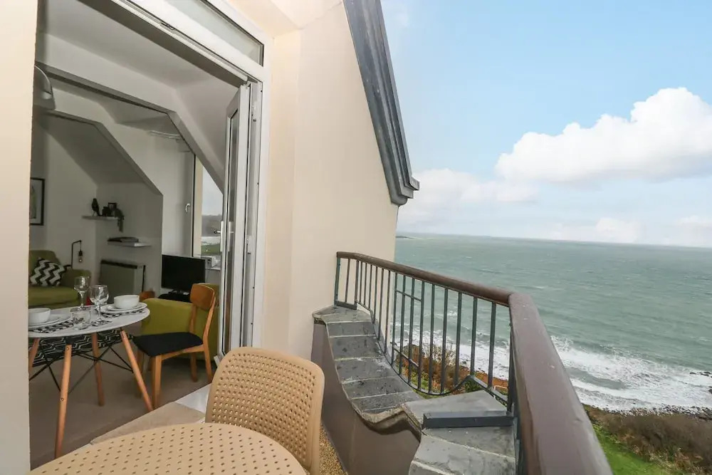 Headland Apt 17
