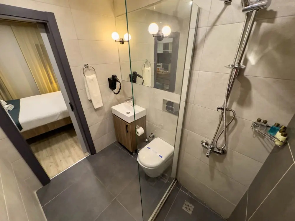 Zeno Suites Hotel