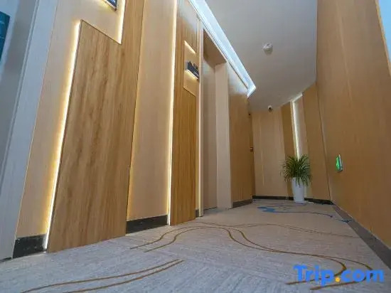 Zhiai Future Hotel (Hefei High-Speed Railway South Station Lei Street)