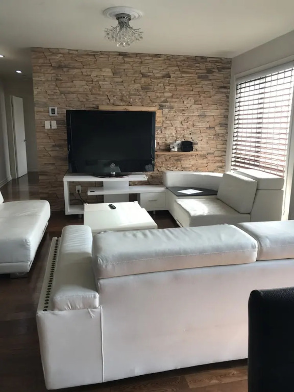 Laval centre apartment