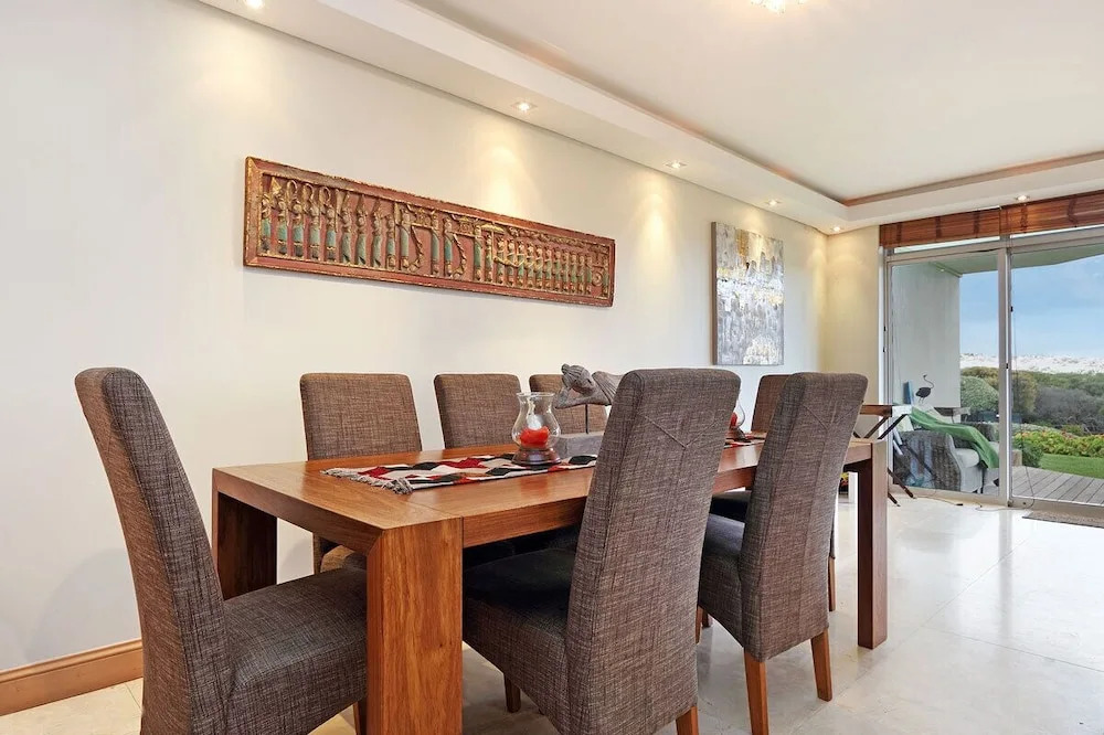Dolphin Beach E5