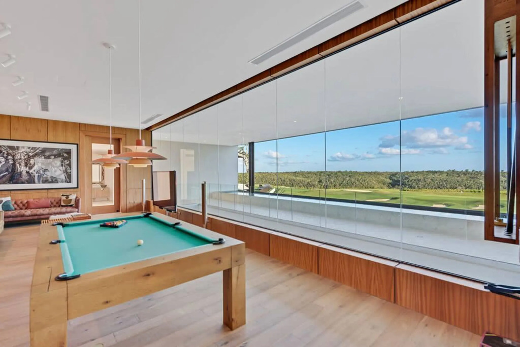 Modern 7BR Villa w Stunning Views of Golf Course
