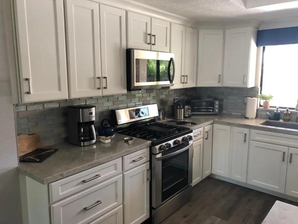 Comfortable vacation property 12 minutes from downtown.