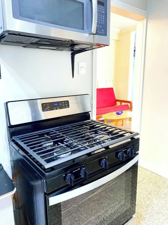 Stylish 1-bed Opposite Queens Park Savannah