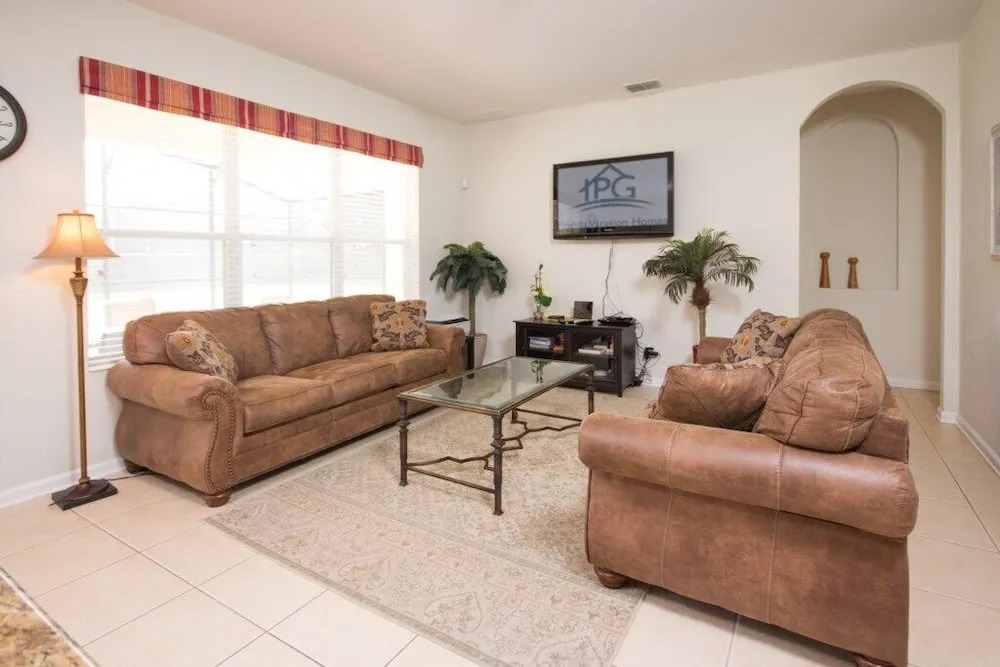 Magical Windsor Hills 6 Bedroom Home