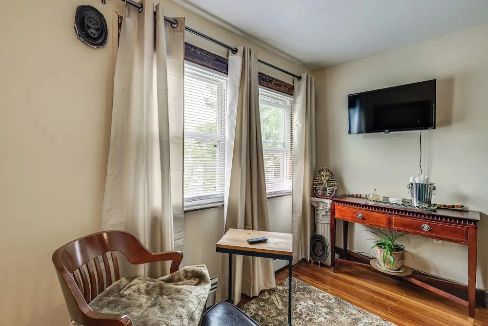 nanas Tiny Flat East Side Charmer Near Brown