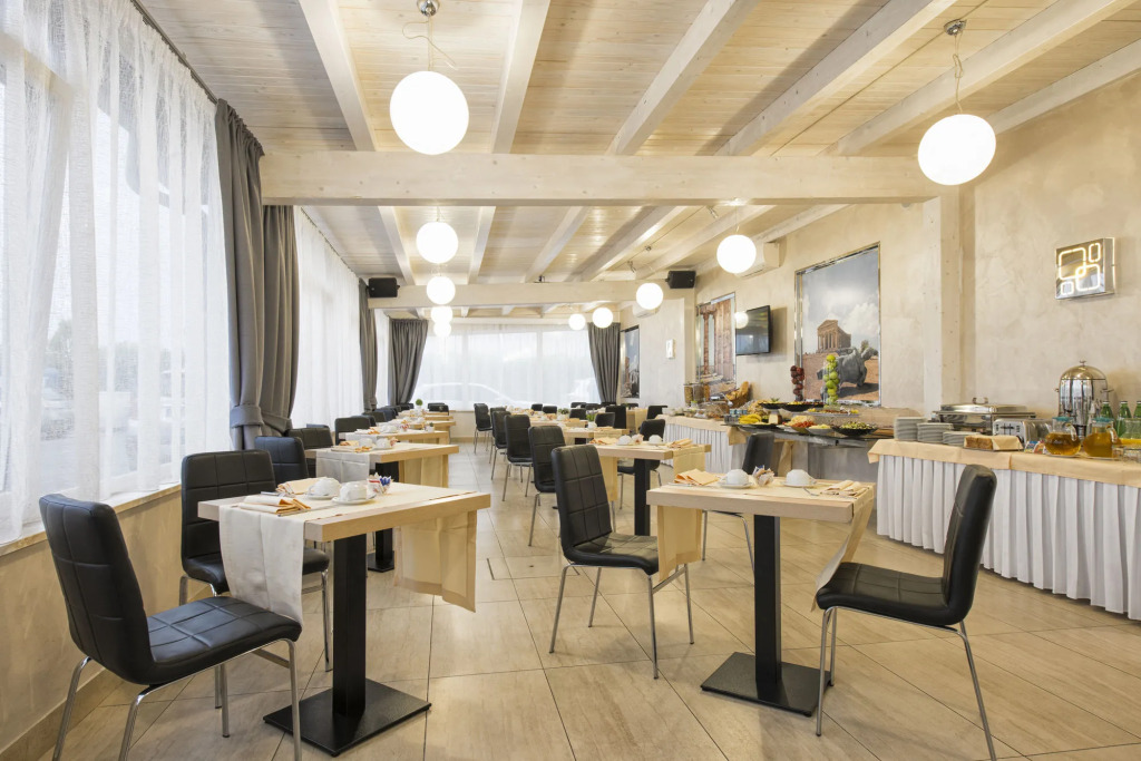 Simon Hotel