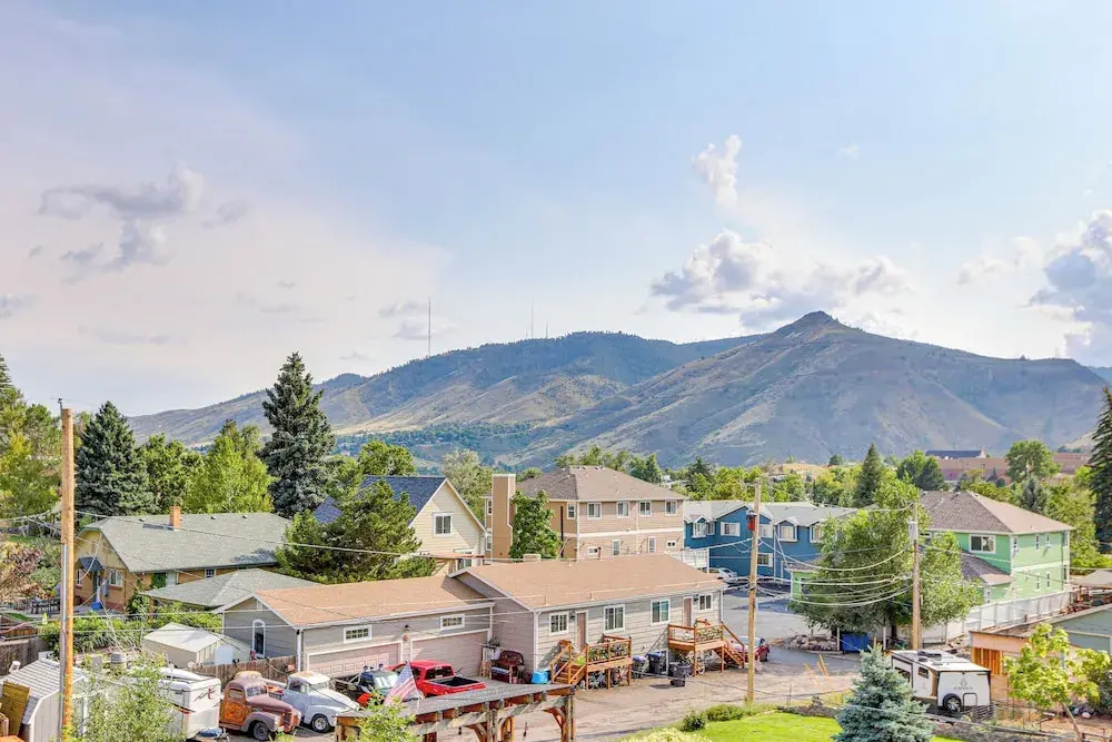 Hot Tub & Mtn-view Rooftop Deck: Golden Home