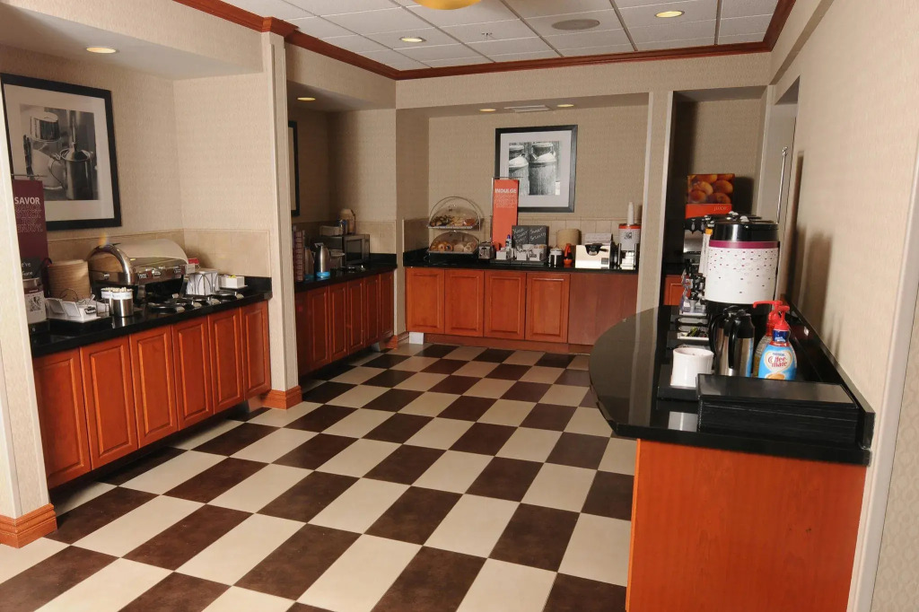 Newly Renovated Hampton Inn Omaha West Lakeside