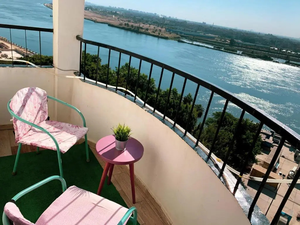 Nile Pyramidal View Apartment