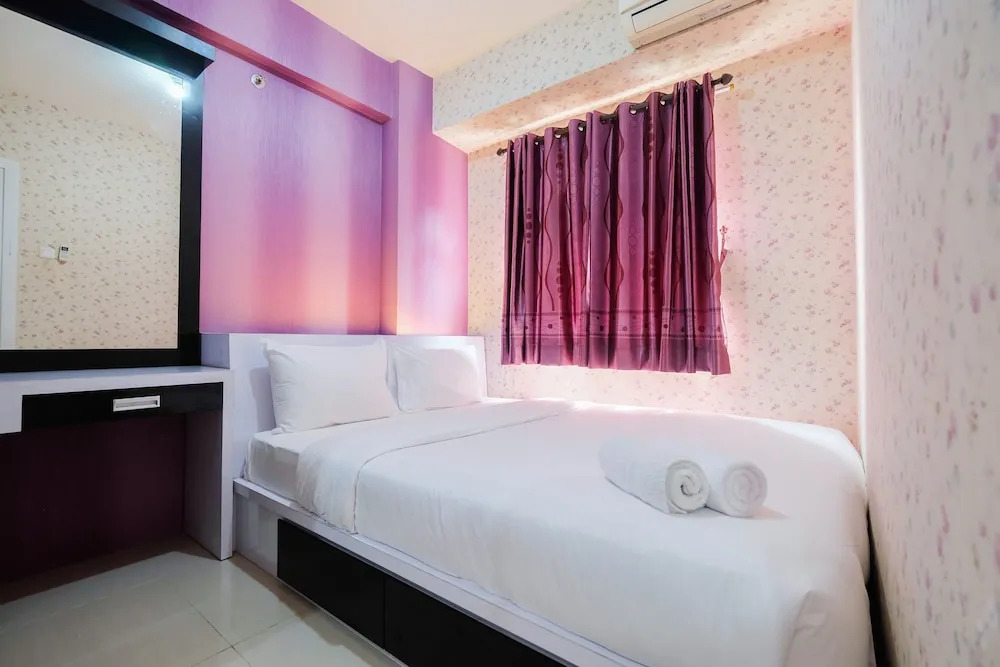Homey 1BR with Spacious Living Room and Sofa Bed Green Pramuka Apartment