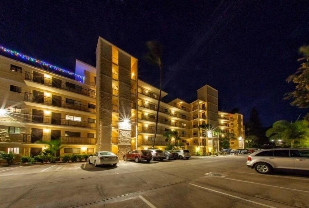Kihei Beach, #404 1 Bedroom Condo by RedAwning