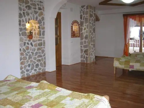 Ristos Guest House