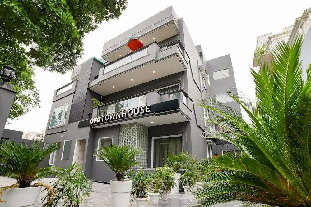 Shushant Lok by OYO Rooms