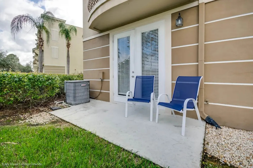 Spacious Vista Cay Townhome Newly Furnished