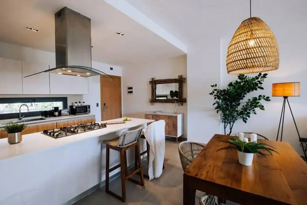 Amazing Condo With Picuzzi Steps From the Beach