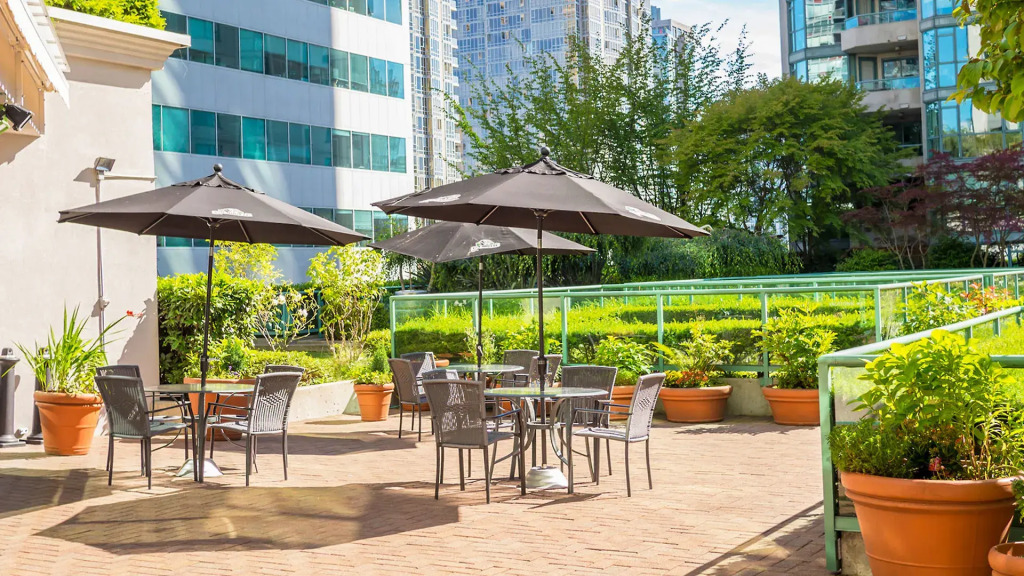 Rosedale on Robson Suite Hotel