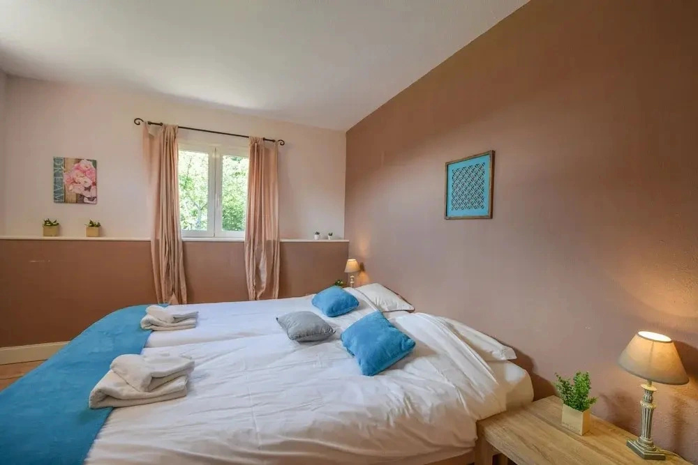 Elegant Domaine Stay in Dordogne